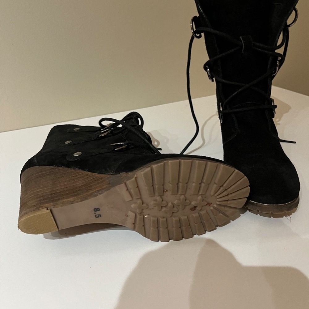 DIBA Brand Black Suede Ladies Boots - Size 8.5 - Picture 2 of 2